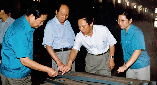 新一屆領(lǐng)導(dǎo)班子上任，掀開徐工變革發(fā)展新篇章