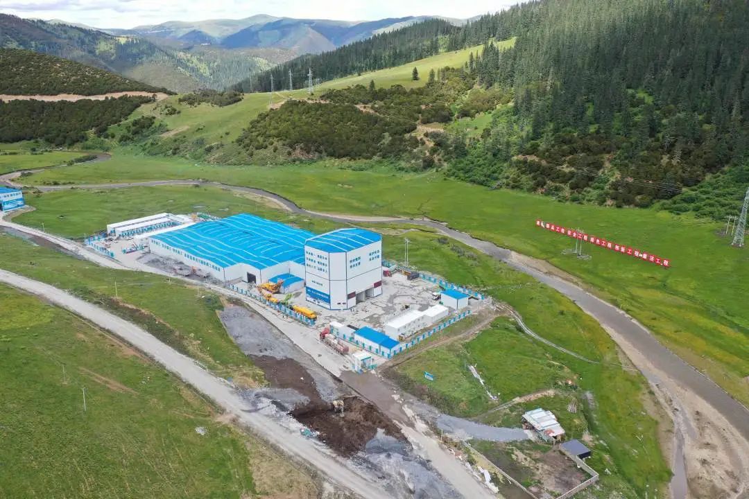 “站”立高原！徐工攪拌站助力川藏線建設(shè)！