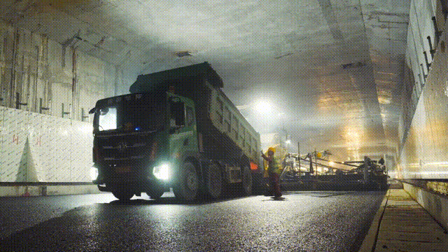 開車穿越海底！徐工又干了個(gè)大灣區(qū)超級(jí)工程！