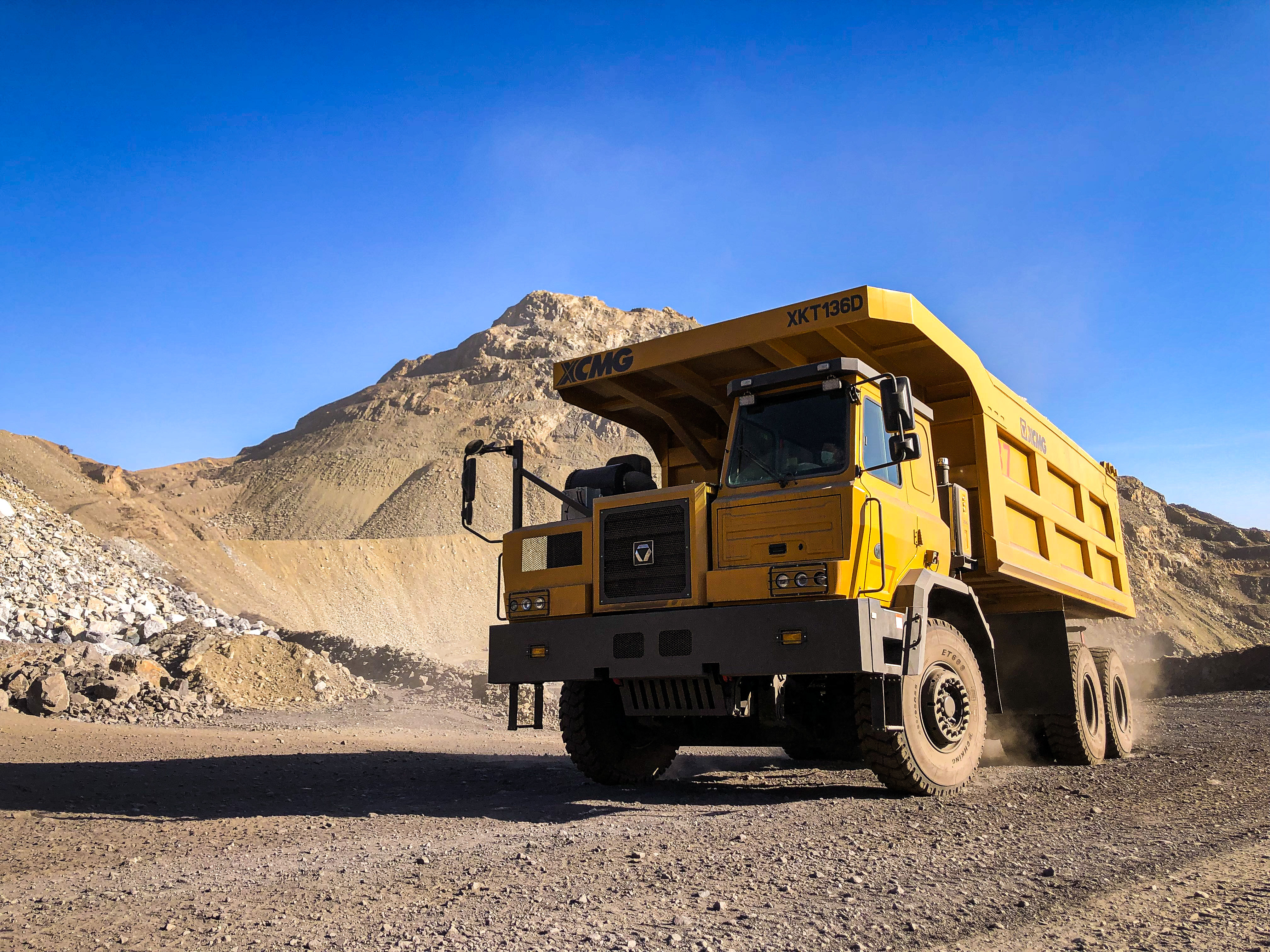 【新品下線】徐工XKT136D三橋?qū)掦w礦車正式下線！