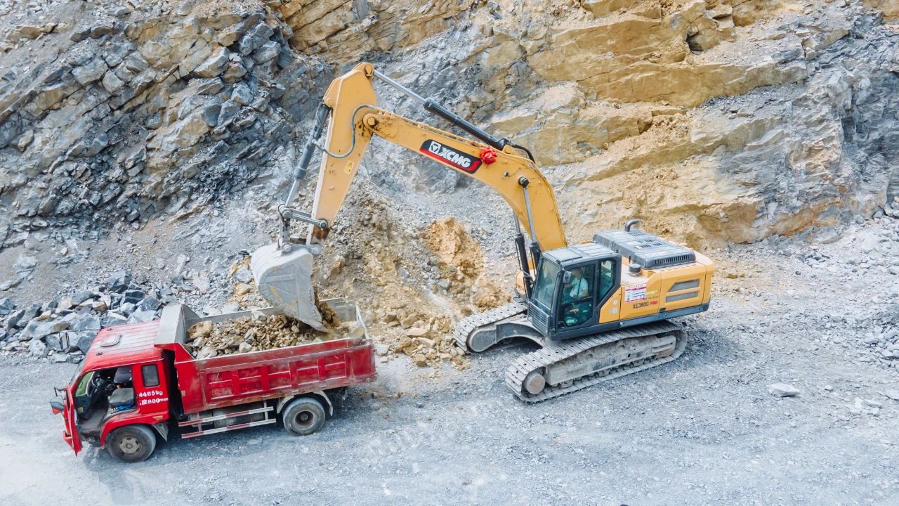 徐工XE380G PRO：掘金王者，超能裝