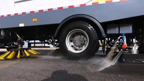 全力以“復(fù)”洗城清淤，徐工在行動(dòng)！