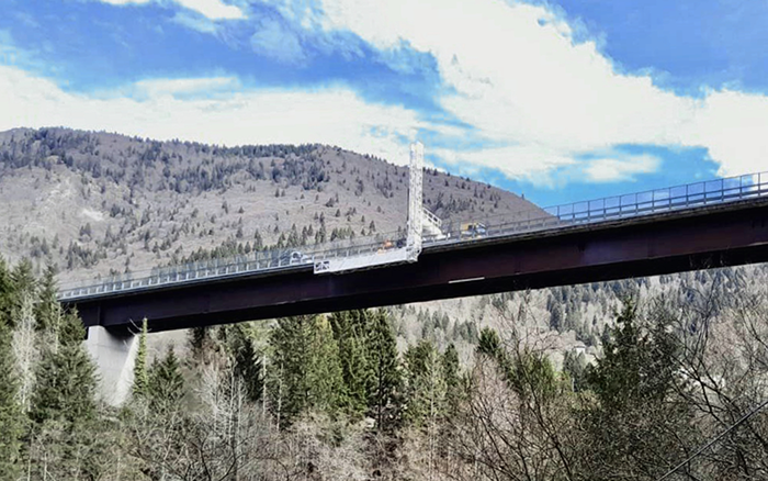 背靠阿爾卑斯山脈，徐工橋梁檢測(cè)車“C位”打卡