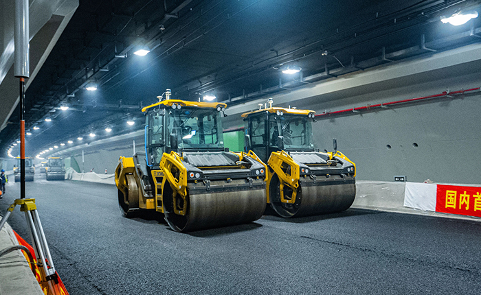 【智能化】全國首次，徐工“黑科技”無人攤鋪大秀！