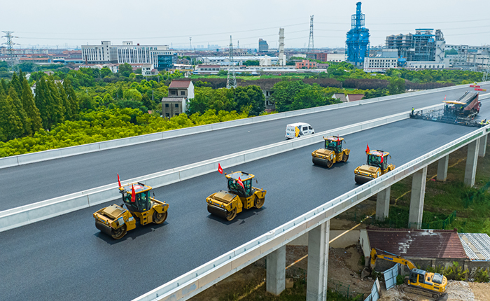 揭秘！常泰長江大橋如何實(shí)現(xiàn)超寬橋面“一鍵鋪平”？