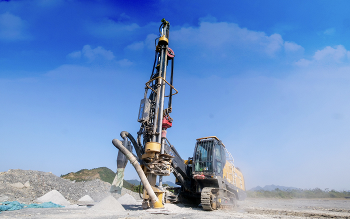 露天礦山，礦主們愛用徐工潛孔鉆！