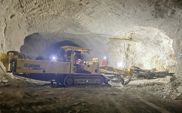 窄小巷道作業(yè)！徐工掘進(jìn)鉆車助力鐵礦開采