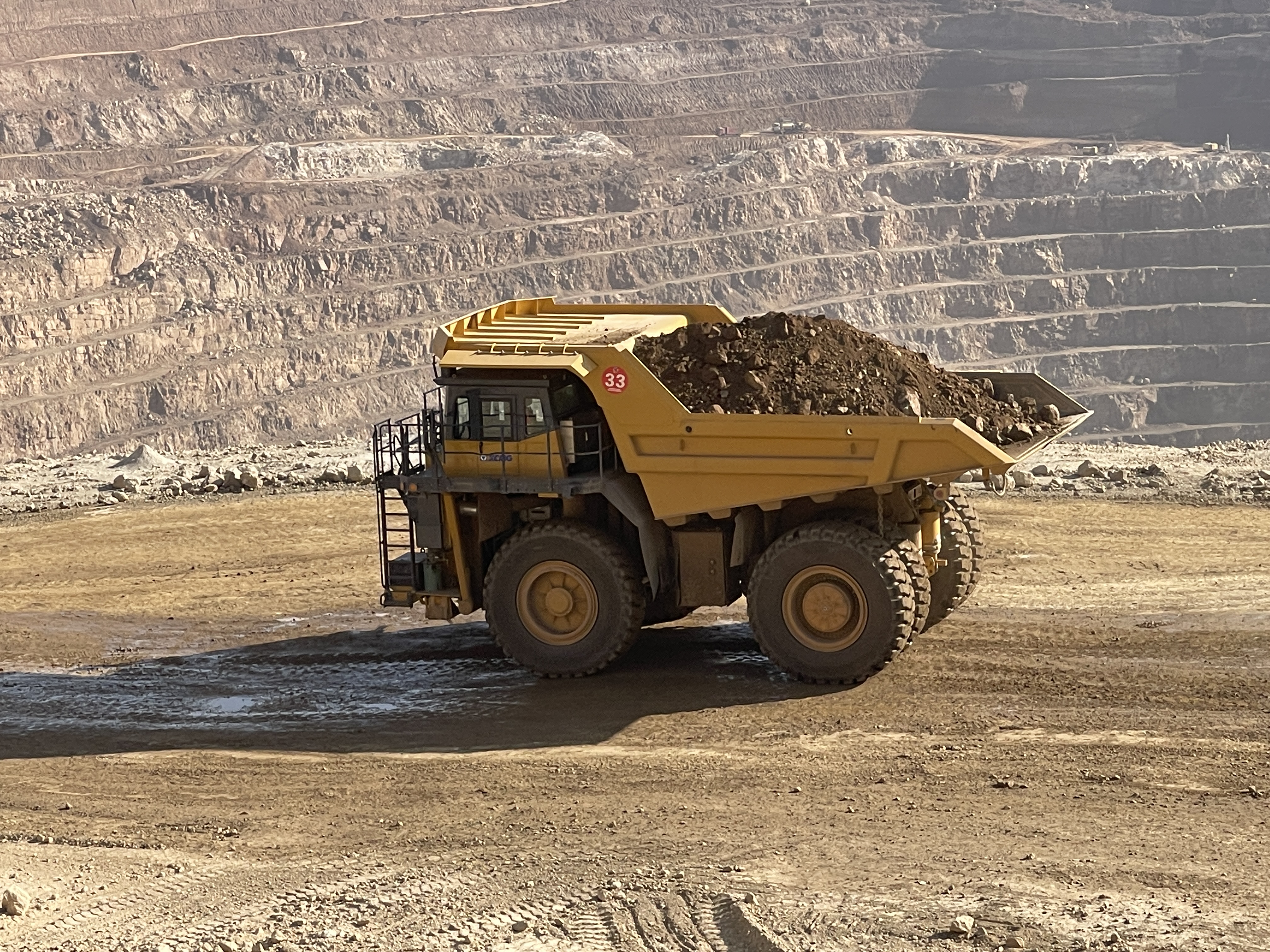 徐工XDE130雙橋剛性礦車效能非凡！