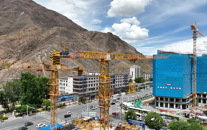 海拔4500米！ 徐工XGT600A-25S 奮戰(zhàn)“日光之城”