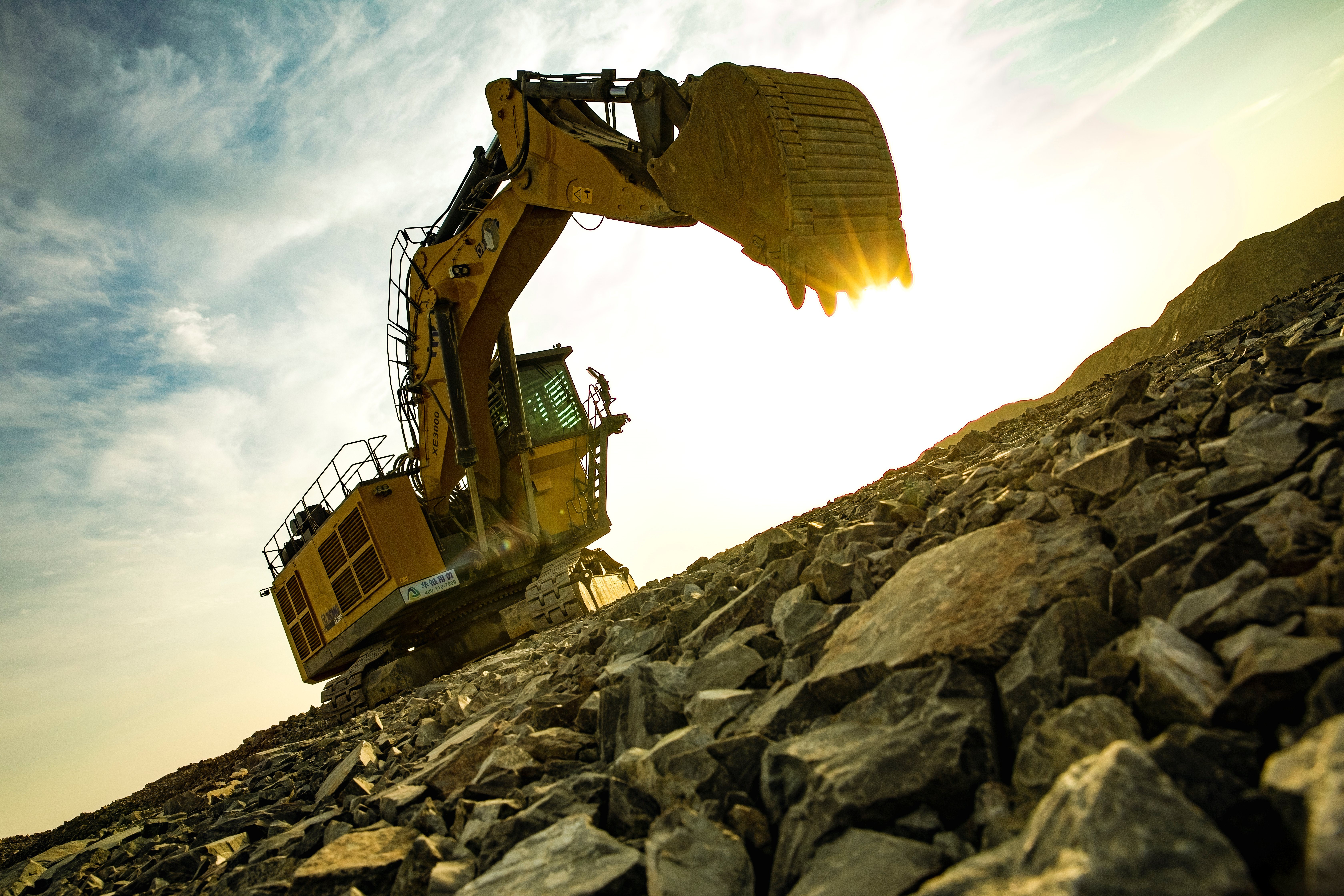 大型露天礦山智選之作，徐工XE3000礦用挖掘機(jī)