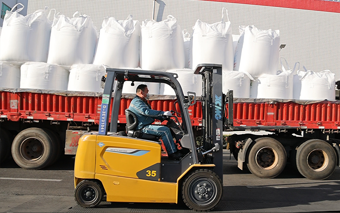 徐工新能源叉車為食品工廠綠色、高效生產(chǎn)保駕護(hù)航