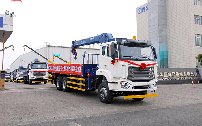 徐工SQS250隨車(chē)起重機(jī)批量發(fā)車(chē)，助力 “一帶一路” 沿線(xiàn)基建騰飛