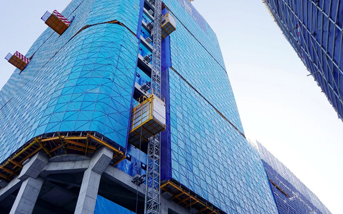 智領(lǐng)未來(lái) 共鑒新品 | 2025升級(jí)款徐工智能施工升降機(jī)“引圍觀(guān)”