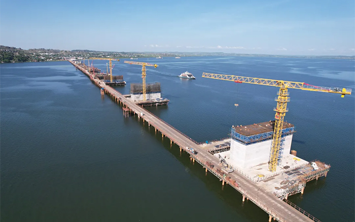 3200米超級(jí)工程！徐工塔機(jī)助建東非第一長(zhǎng)橋