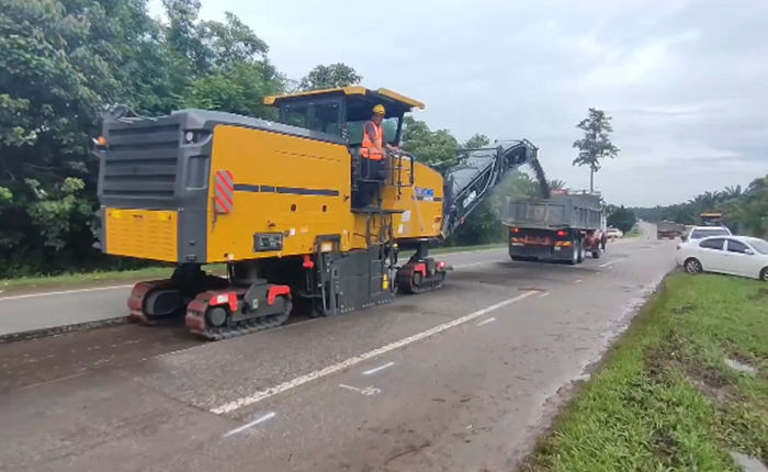 徐工成套道路機(jī)械油面施工，這次在馬來西亞！