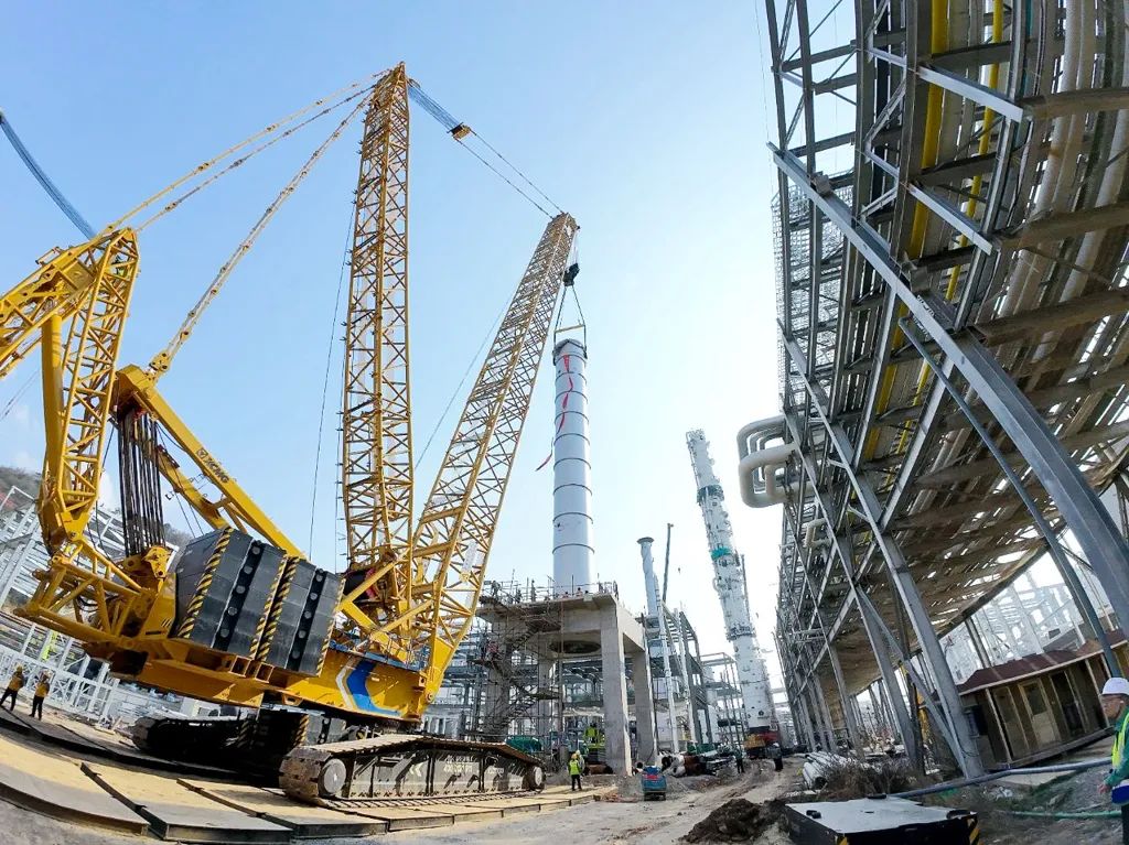 700噸巨塔穩(wěn)穩(wěn)落位？徐工XLC17000給出完美答案