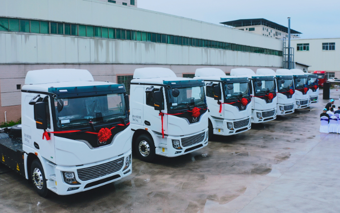 預(yù)見“梅”好！百臺(tái)徐工底置充電牽引車奔赴廣東梅州