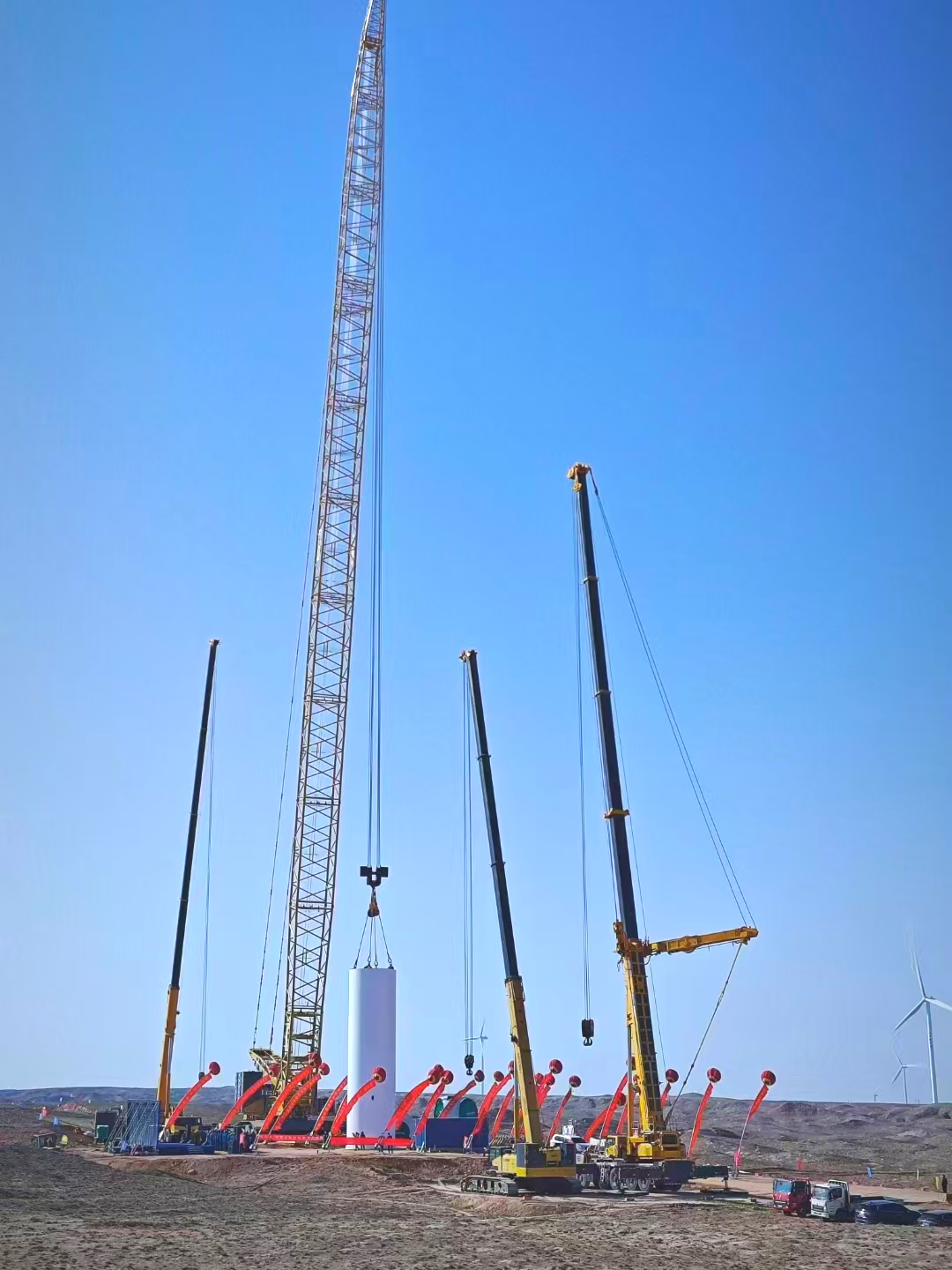 “舉重若輕”零偏差！徐工履帶起重機(jī)上演“施工大片”