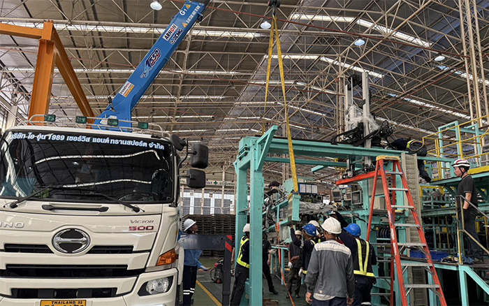 隨車(chē)吊界 “卷王” 現(xiàn)身東南亞廠(chǎng)房，一機(jī)頂十臺(tái)