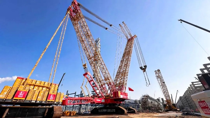 全球首臺(tái)問世的4000噸履帶式起重機(jī)，再創(chuàng)國(guó)內(nèi)吊裝新紀(jì)錄！