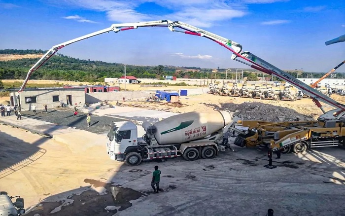 中柬同心，共建未來(lái)！徐工“智造”賦能柬埔寨基建