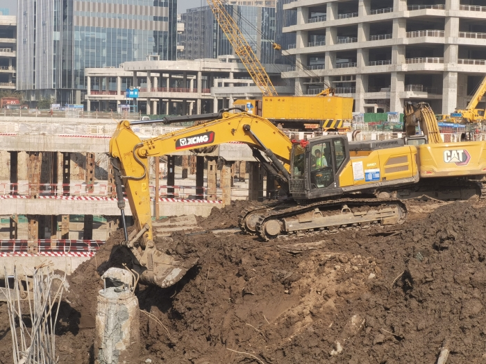 品質(zhì)+節(jié)油+高效！徐工XE335GK助建亞洲最大地下空間