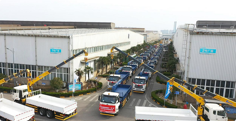 2025年，徐工隨車(chē)起重機(jī)再度開(kāi)拔“一帶一路”，助力當(dāng)?shù)亟ㄔO(shè)。