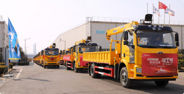 2025年，徐工&解放“整車(chē)一體化”隨車(chē)起重機(jī)批量發(fā)車(chē)，閃耀開(kāi)門(mén)紅！
