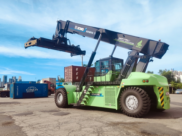 徐工E5系列正面吊開(kāi)啟“零碳港口”新實(shí)踐