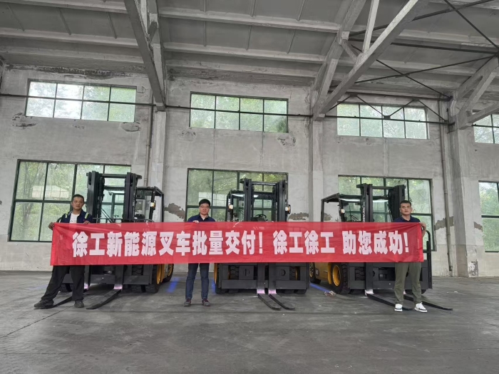 品質(zhì)與服務(wù)共拓市場(chǎng)新局！徐工孔雀叉車賦能冶金行業(yè)