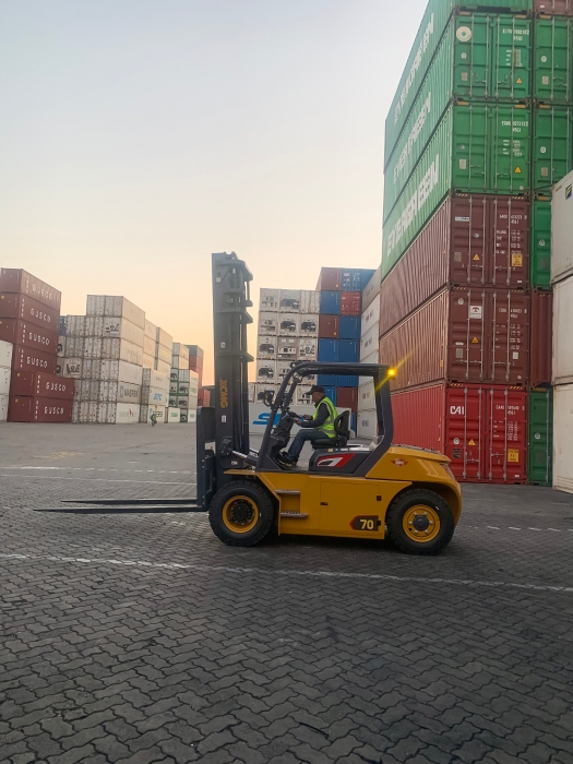 徐工叉車批量進(jìn)駐廈門港，一站式解決方案賦能港口物流新升級(jí)