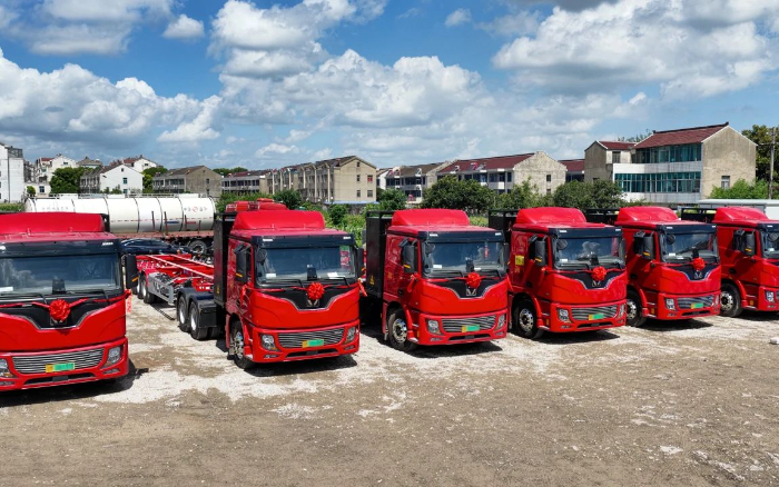 綠色物流再提速，徐工新能源牽引車批量入港！