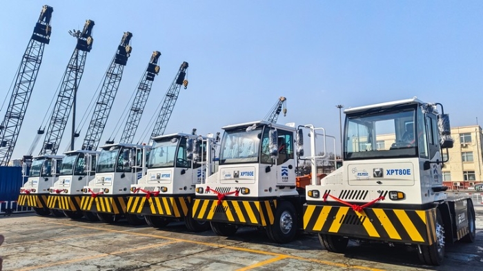 新車交付忙！徐工新能源重載牽引車以多維優(yōu)勢(shì)賦能大宗貨物智慧轉(zhuǎn)運(yùn)