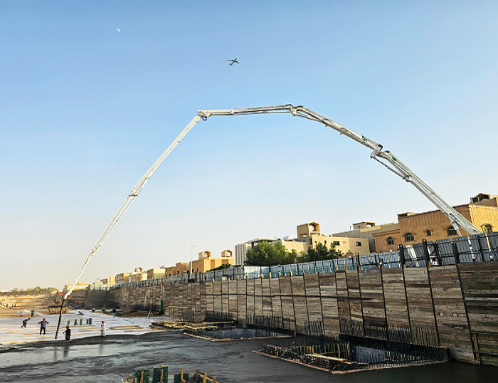 徐工泵車(chē)馳騁沙特 為房建注入“中國(guó)力量”