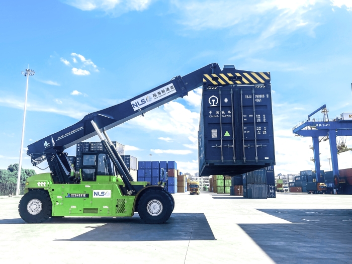 降本減碳雙突破！徐工XCS4531E領(lǐng)航西部陸海新通道核心樞紐綠色煥新