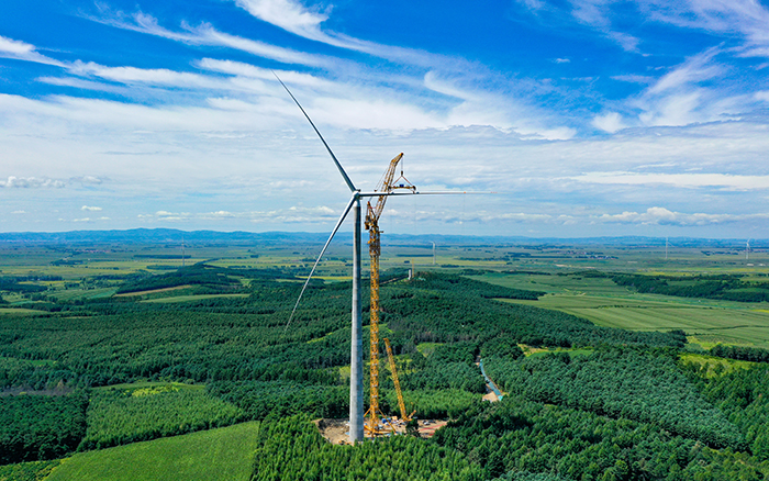 全球最高最大風(fēng)電動(dòng)臂塔機(jī)，首秀告捷！