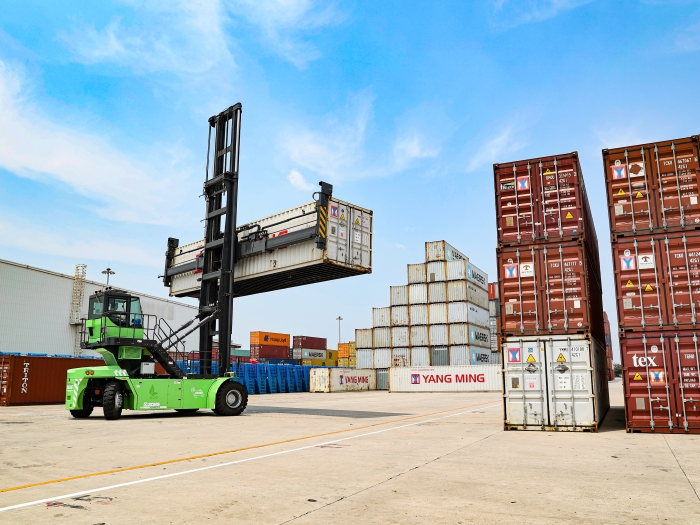 賽場(chǎng)競(jìng)鋒芒！“徐工杯”堆高機(jī)操作員技能大賽見(jiàn)證“真功夫”