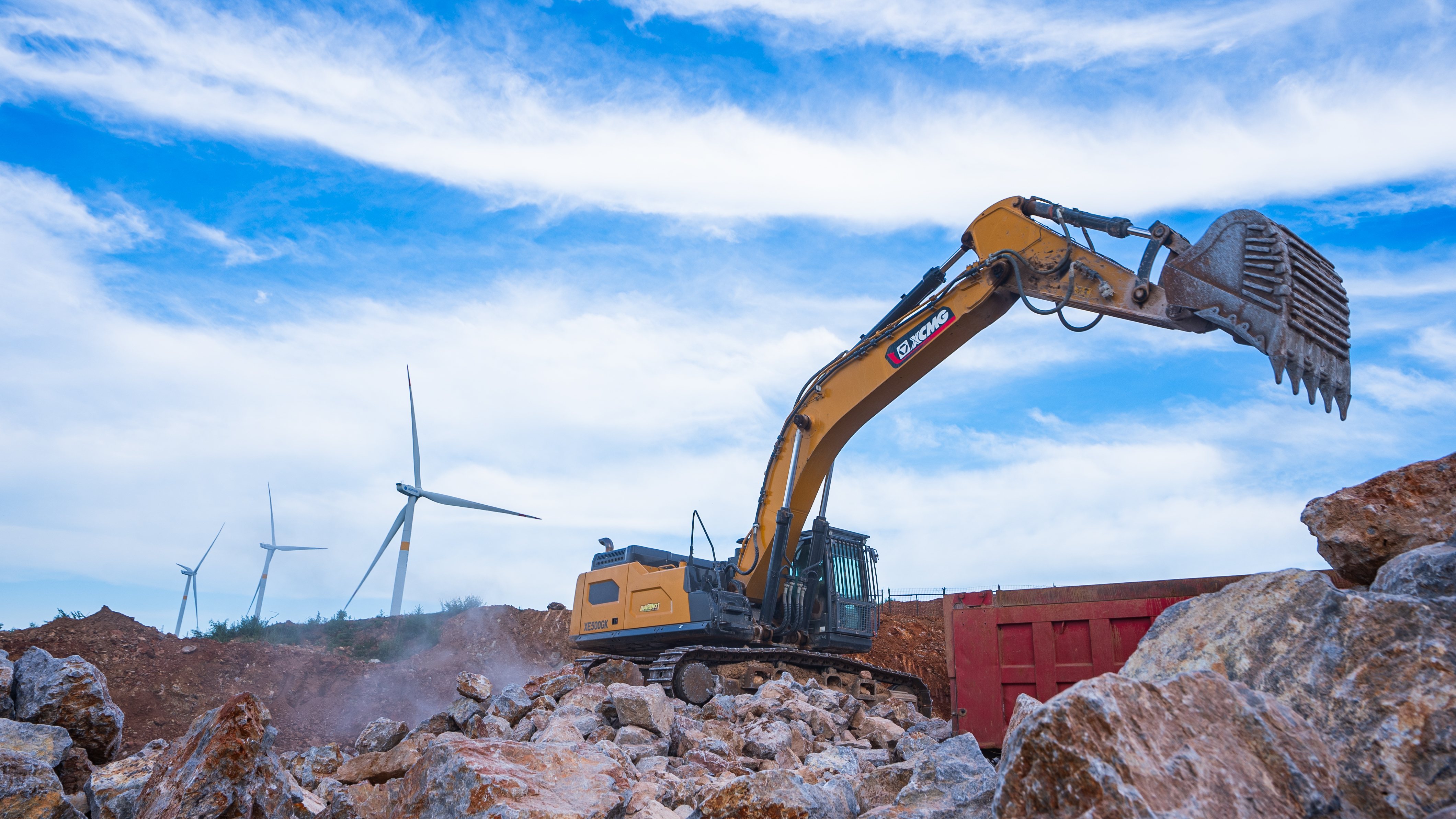 “掘金巨無霸”徐工XE500GK宜城石料開采，讓高效成就財(cái)富