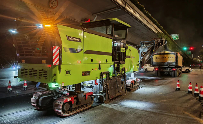 杭州夜間市政改造新標(biāo)桿：徐工新能源銑刨機(jī)助力高效綠色施工