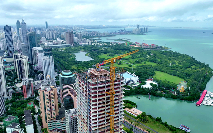 海闊憑“塔”躍 | 徐工塔機(jī)助建?？谥泻?guó)際中心