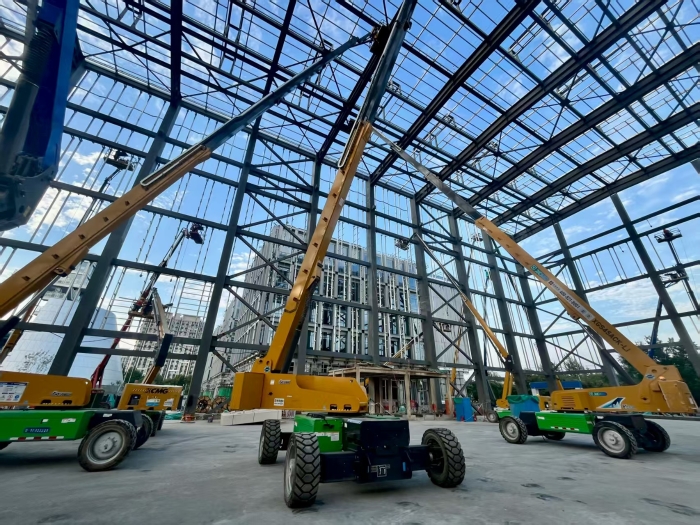 助力“中國(guó)智造”！徐工8臺(tái)高米數(shù)電動(dòng)直臂高空作業(yè)平臺(tái)會(huì)戰(zhàn)北京火箭大街