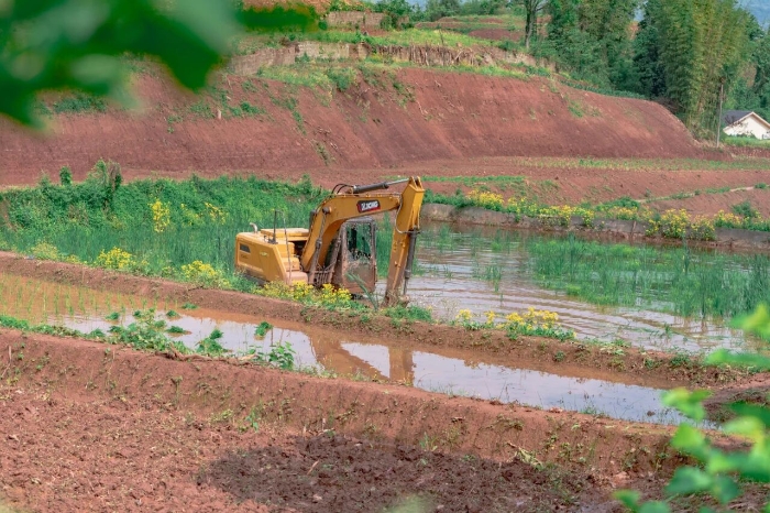 建設(shè)“巴渝糧倉(cāng)”，徐工挖機(jī)我在行（h&aacute;ng）！