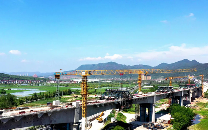 凌空起舞，飛跨南北！徐工群塔助建浙江“詩畫走廊”