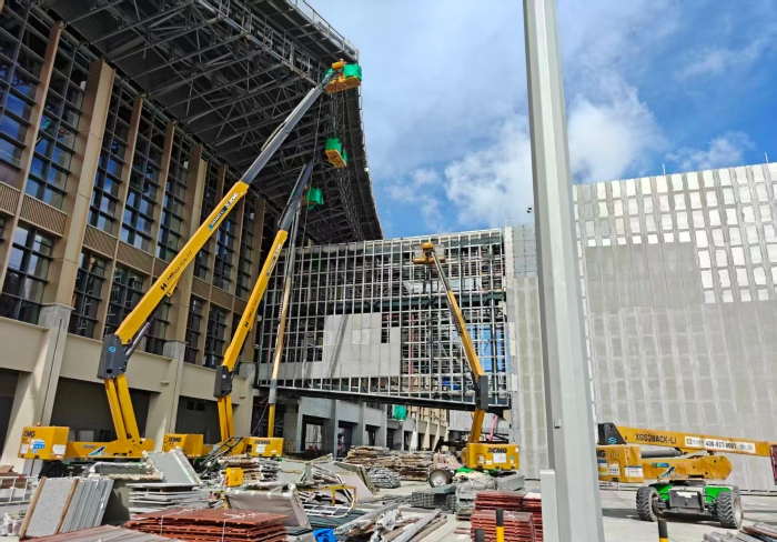 聯(lián)合作戰(zhàn)！徐工鋰電高機(jī)編隊(duì)亮相三亞機(jī)場(chǎng)