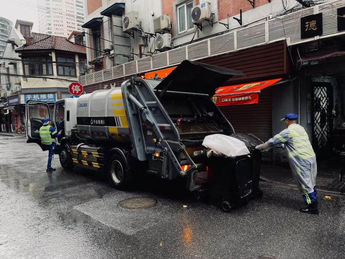 南京東路人流如織垃圾多？徐工XGH5120ZYSXBEV：輕松搞定！