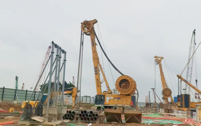 徐工 XTC120 雙輪銑，攻克機(jī)場(chǎng)隧道復(fù)雜地質(zhì)！