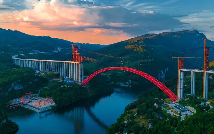 1834米，震撼合龍！ 徐工塔機(jī)助力中國(guó)再造世界級(jí)基建