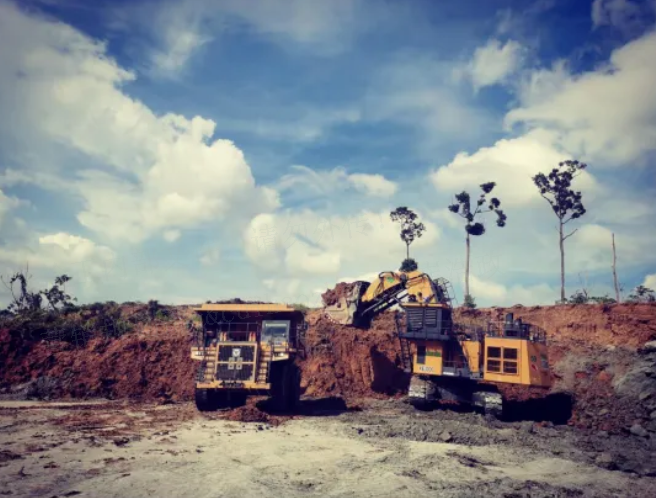 1+1>2，徐工“挖運(yùn)”礦山組合擎動印尼煤礦作業(yè)效率