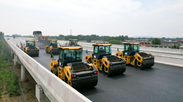 九個突破丨瀝青路面無人化智慧施工再次亮相臨滕二標(biāo)項(xiàng)目