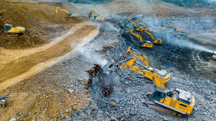 徐工金打出組合拳，硬巖場(chǎng)平施工效率倍增